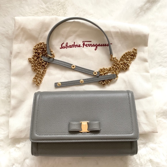 New Ferragamo Vara Bow Mini Leather Crossbody - Picture 1 of 14